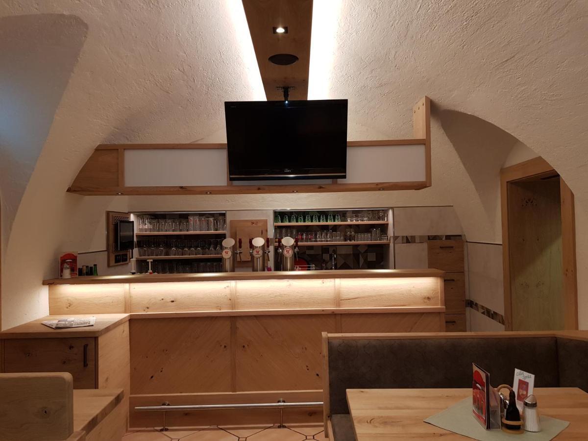 Gasthof - Restaurant Loecker Радщат Екстериор снимка