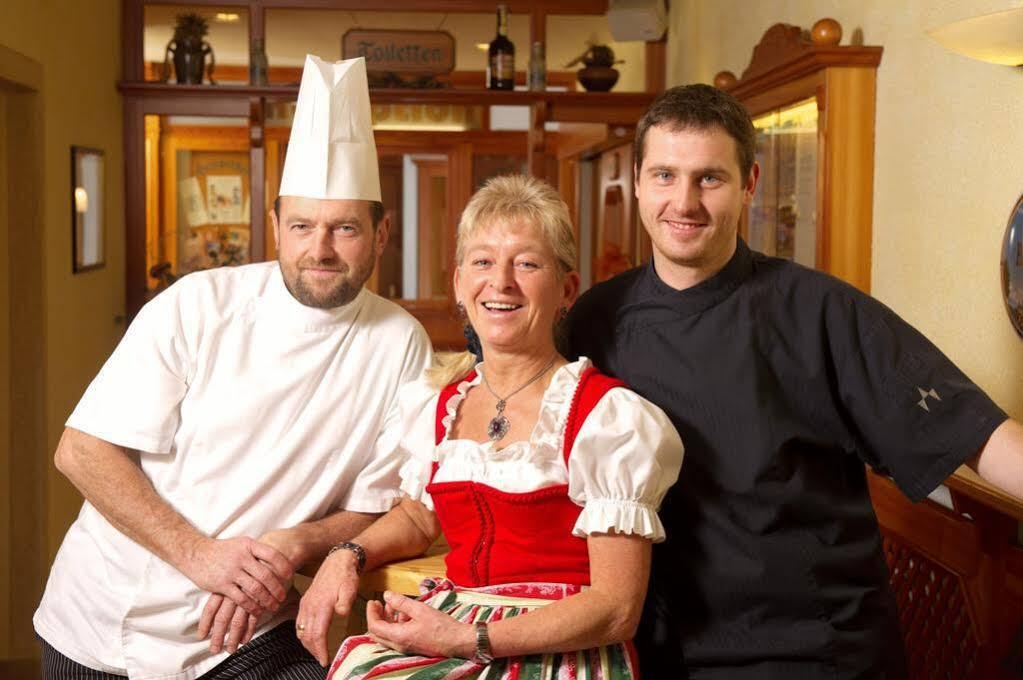 Gasthof - Restaurant Loecker Радщат Екстериор снимка